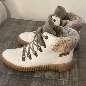 Josef Seibel White Leather Lace-Up Winter Boots with Tan Sole